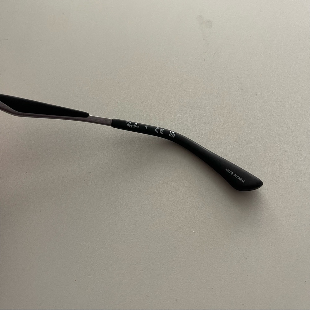 NEW Ray-Ban Silver Sunglasses with Black Case - Picture 5 of 5